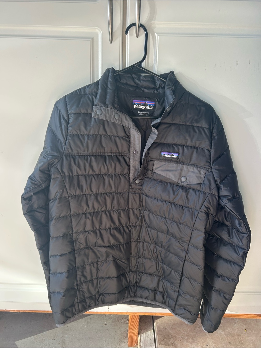 Patagonia women’s  Black Quilted Pullover Jacket